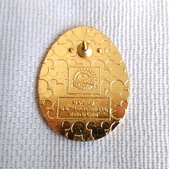 DISNEY & LUCAS FILMS C3PO EGG PIN - Picture 4 of 5